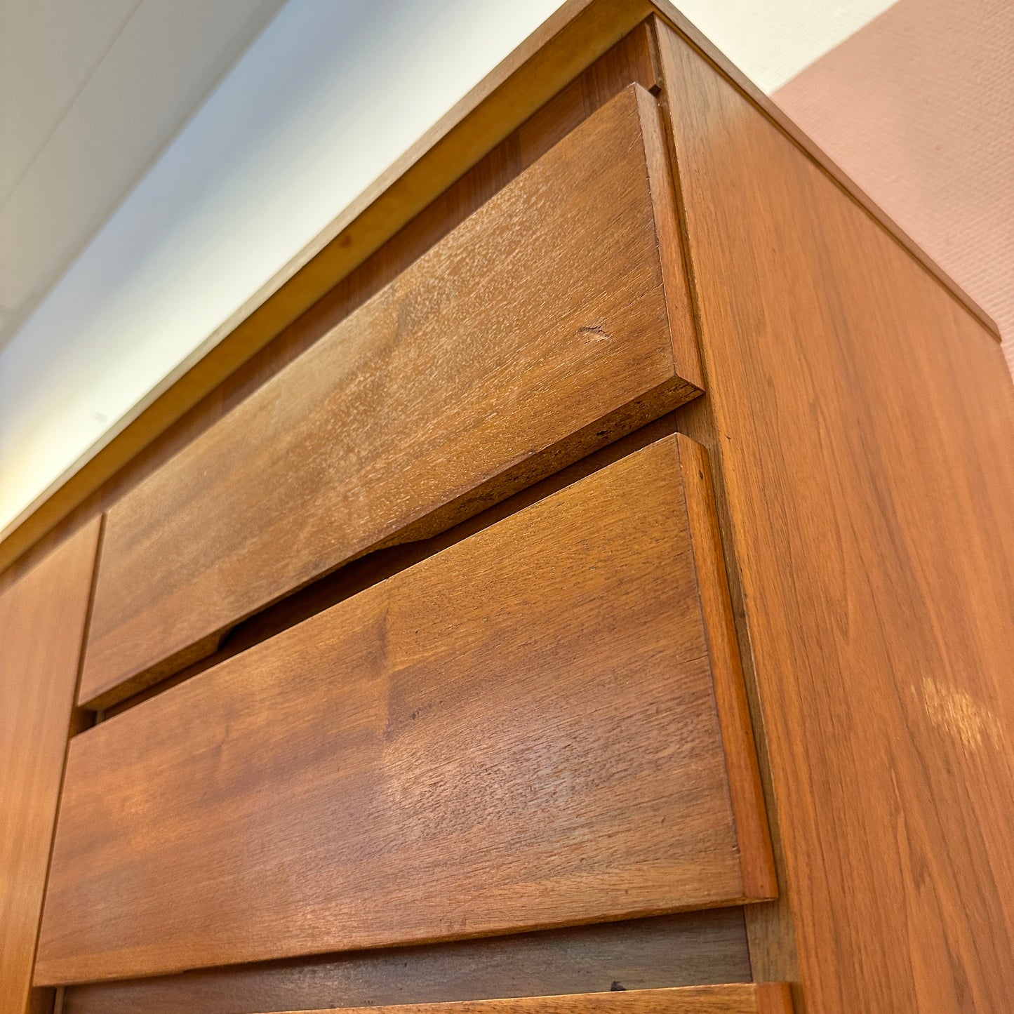 Mid-Century moden sideboard - Minimalist Danish Design