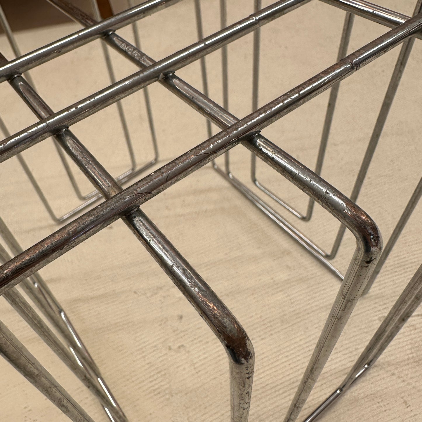 Tijdschriftenhouder / tafel uit de jaren 80 van Chrome