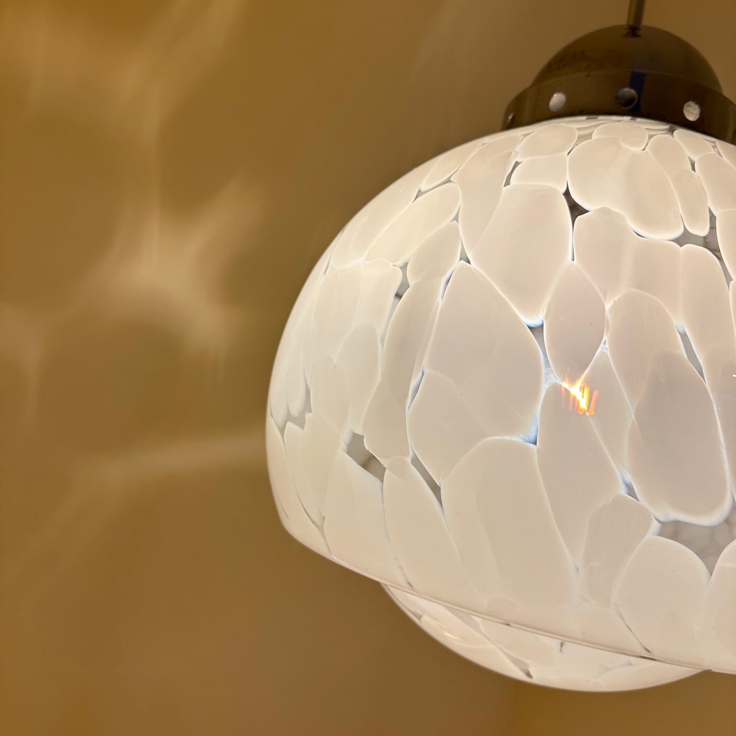 Italiaanse hanglamp gespikkeld wit en transparant Murano glas, chroom - 1970