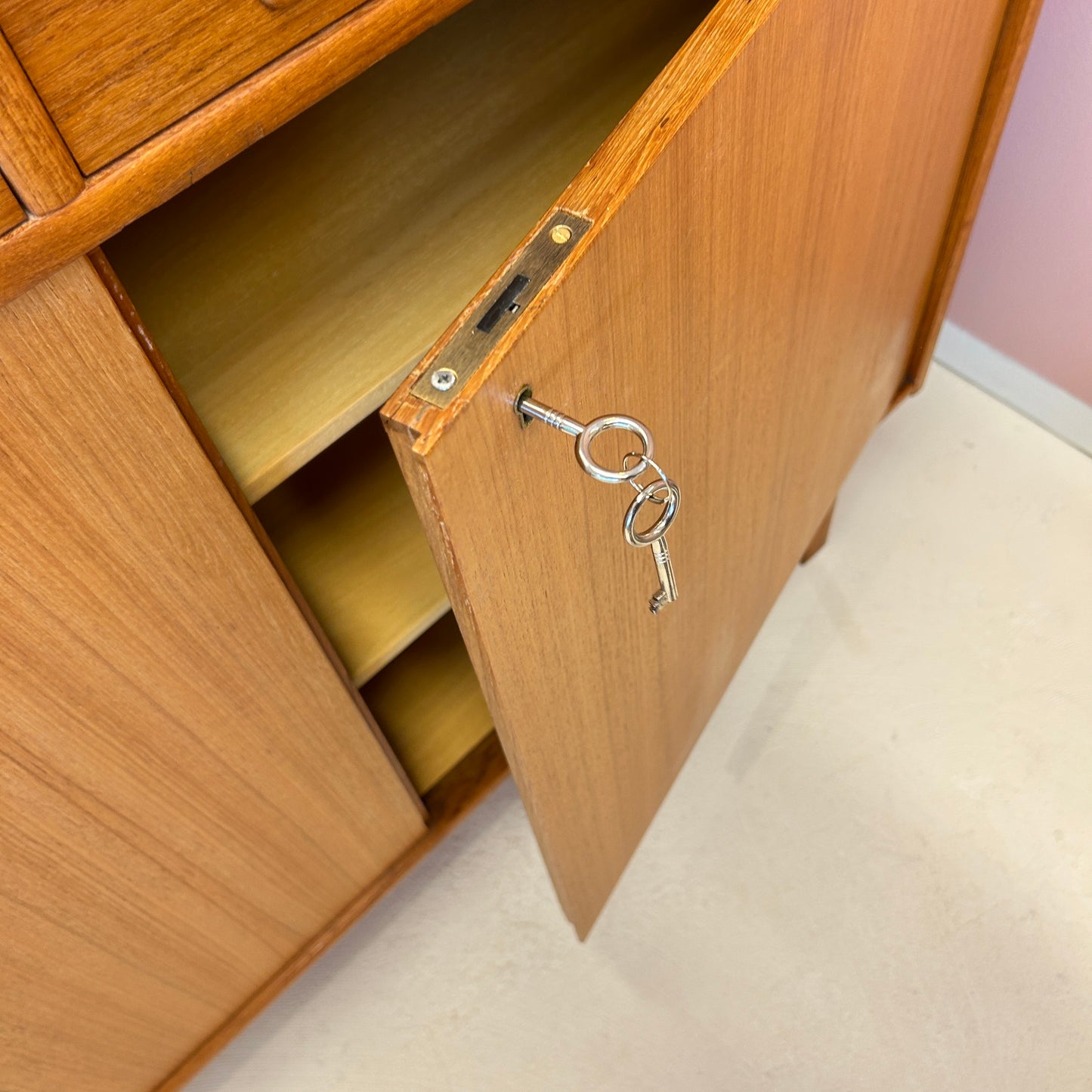 Mid century dresser - Sweden