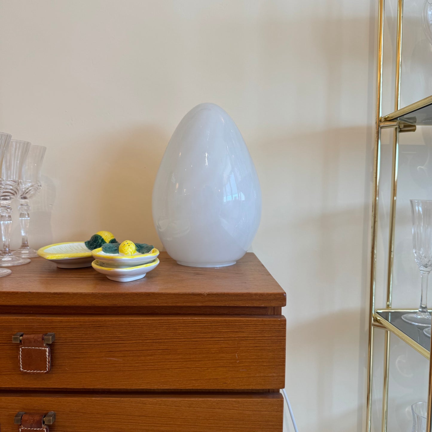 Swirly egg table lamp in Murano glass