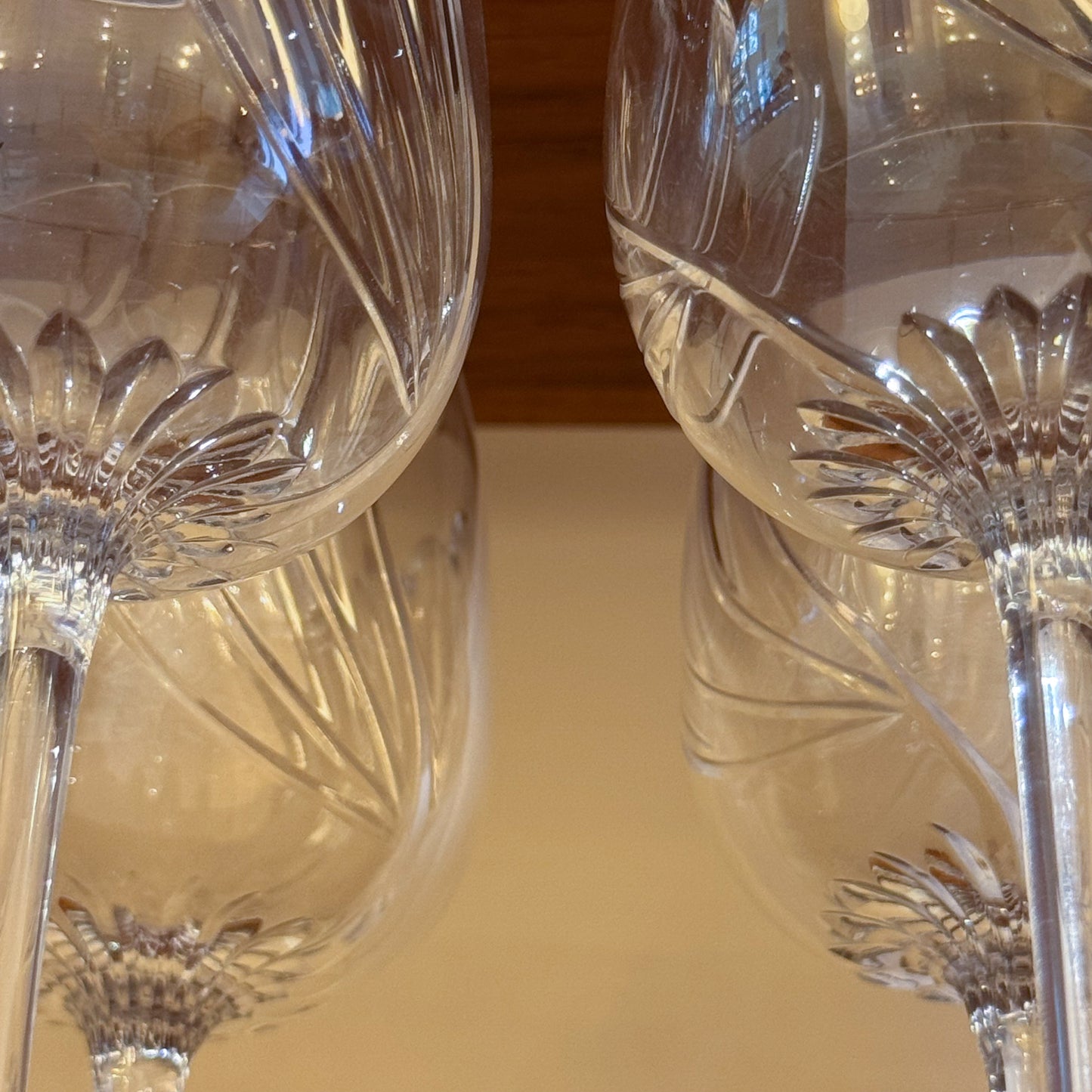 Twisted optic crystal glasses