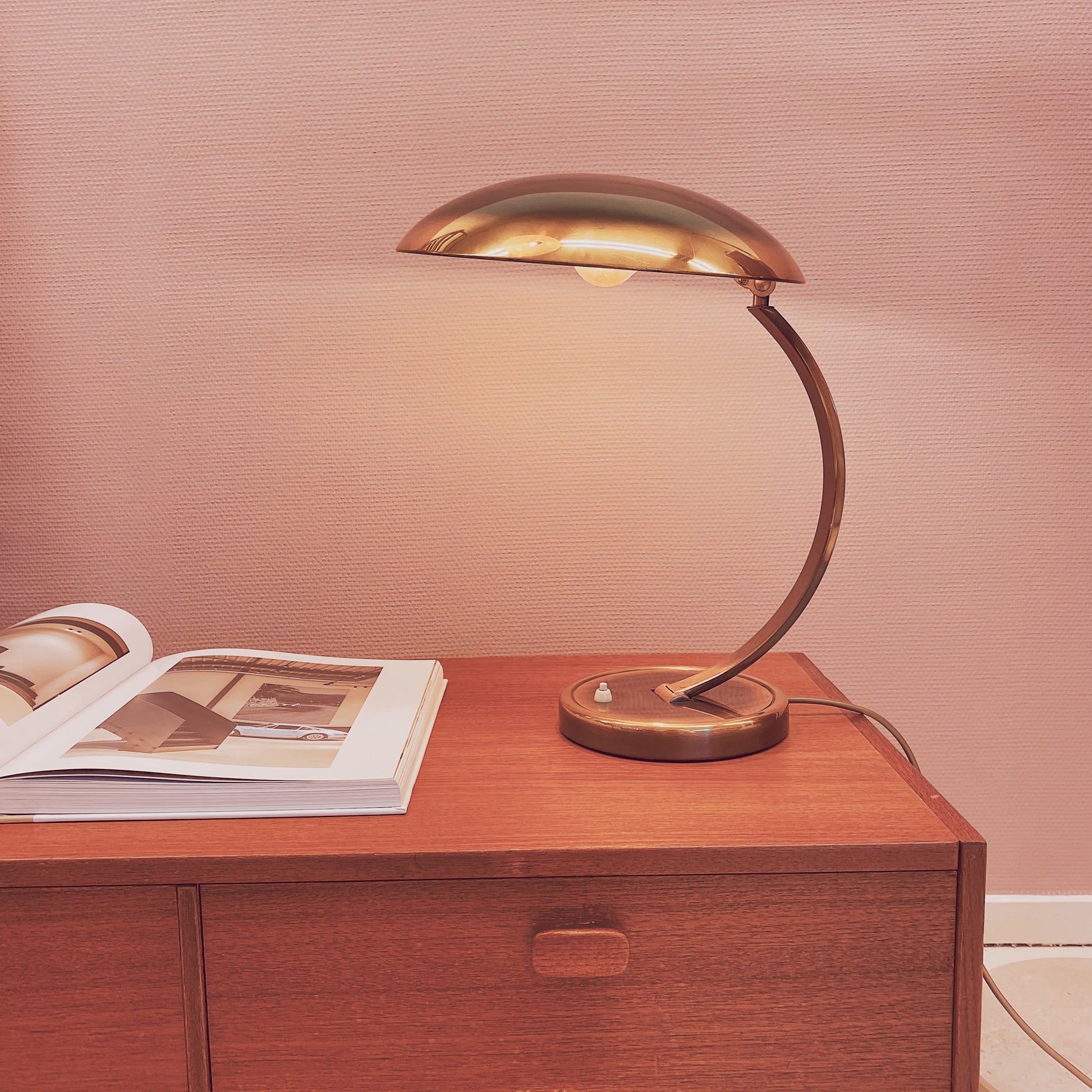 Relaxdays retro bureaulamp, met flexibele arm, leeslamp, van metaal, E27- fitting, HBD:50 x 28 x 15 cm, in het wit Relaxdays retro bureaulamp, met flexibele arm, leeslamp, van metaal, E27- fitting, HBD:50 x 28 x 15 cm, in het wit
