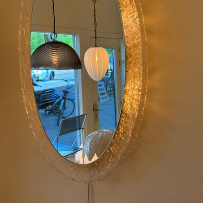 Illuminated Hillebrand mirror with acrylic frame