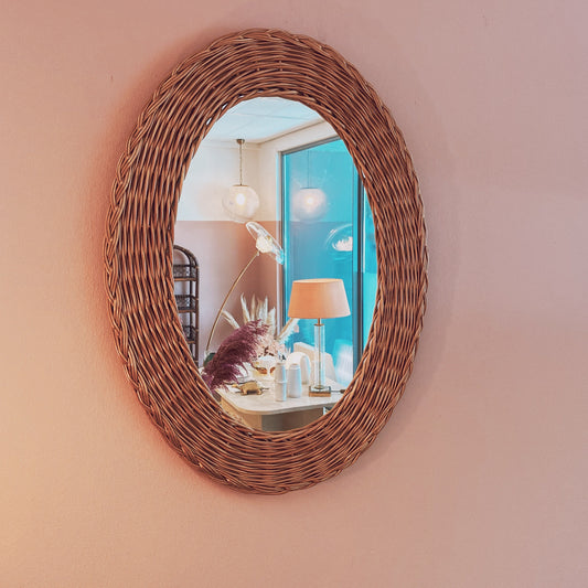 Decoratieve ovale rotan spiegel