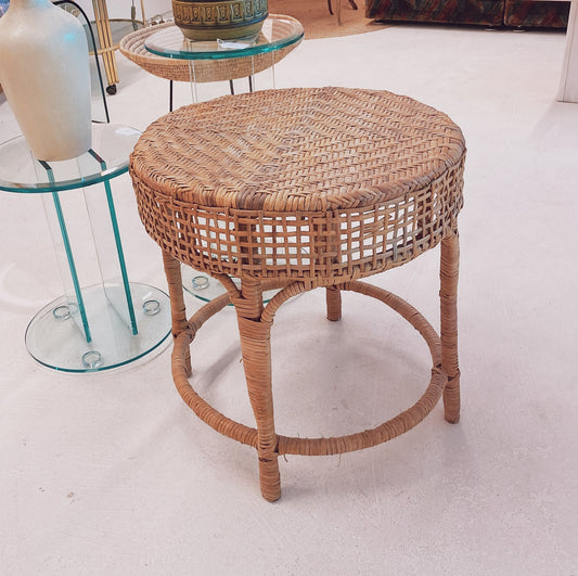 Rattan sidetable / plant stand