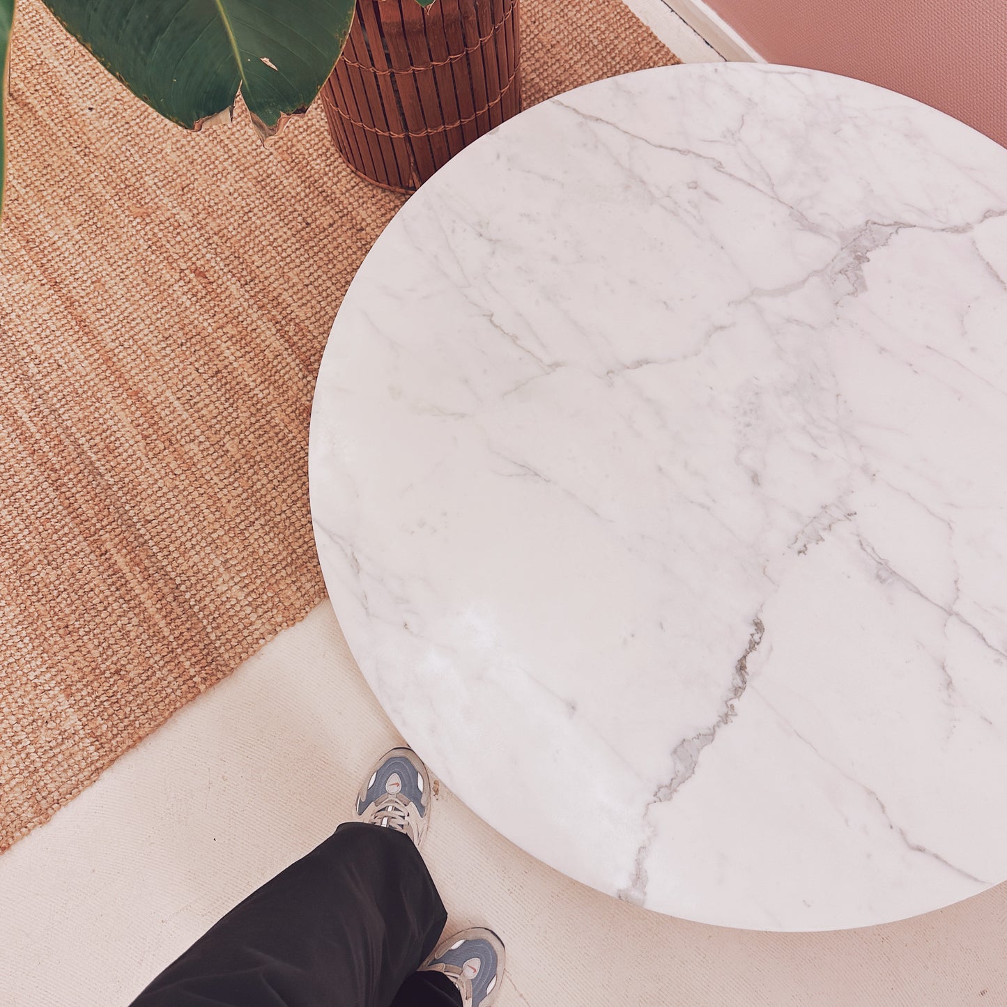 Round coffetable white carrara marble