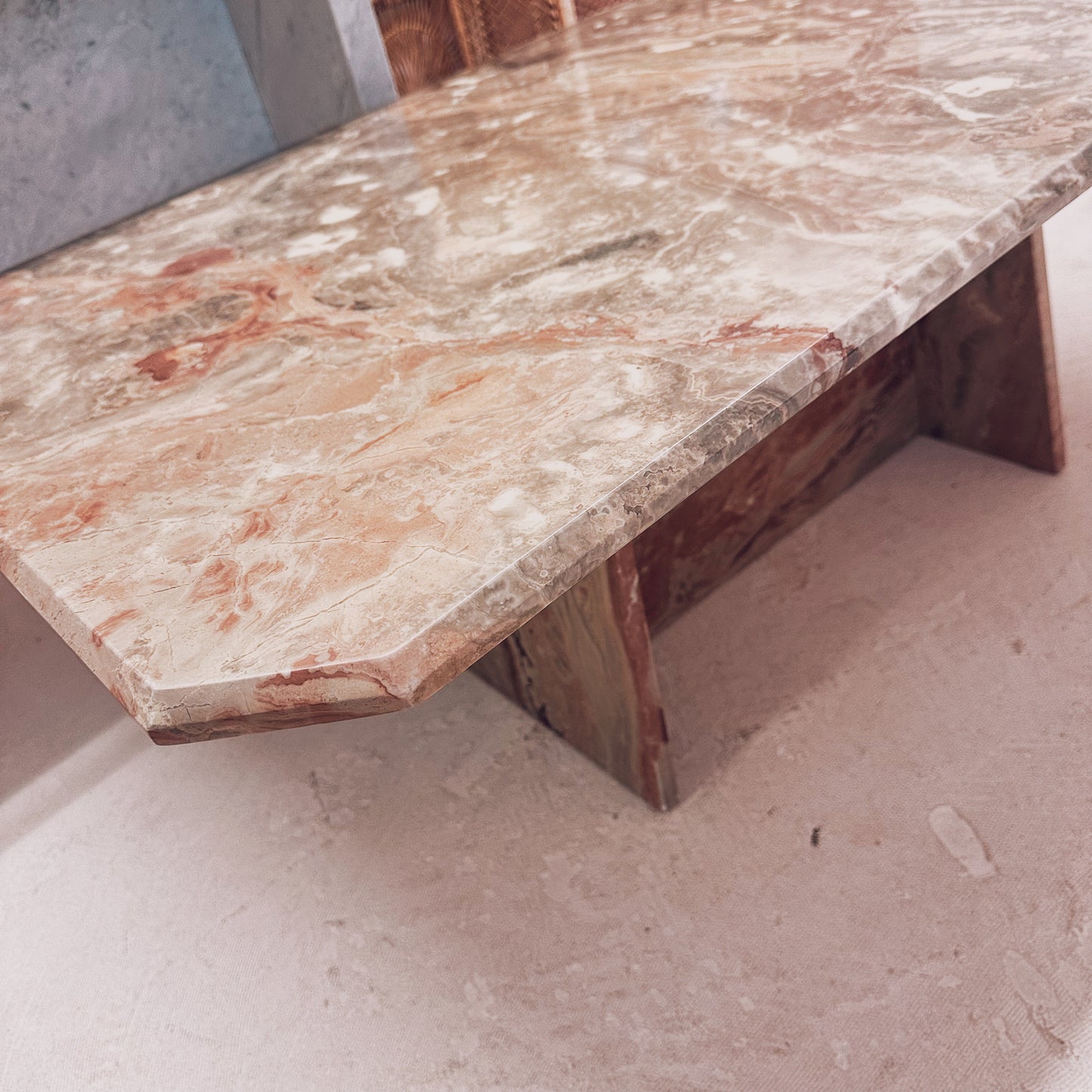 Marble coffee table with grey & pink details