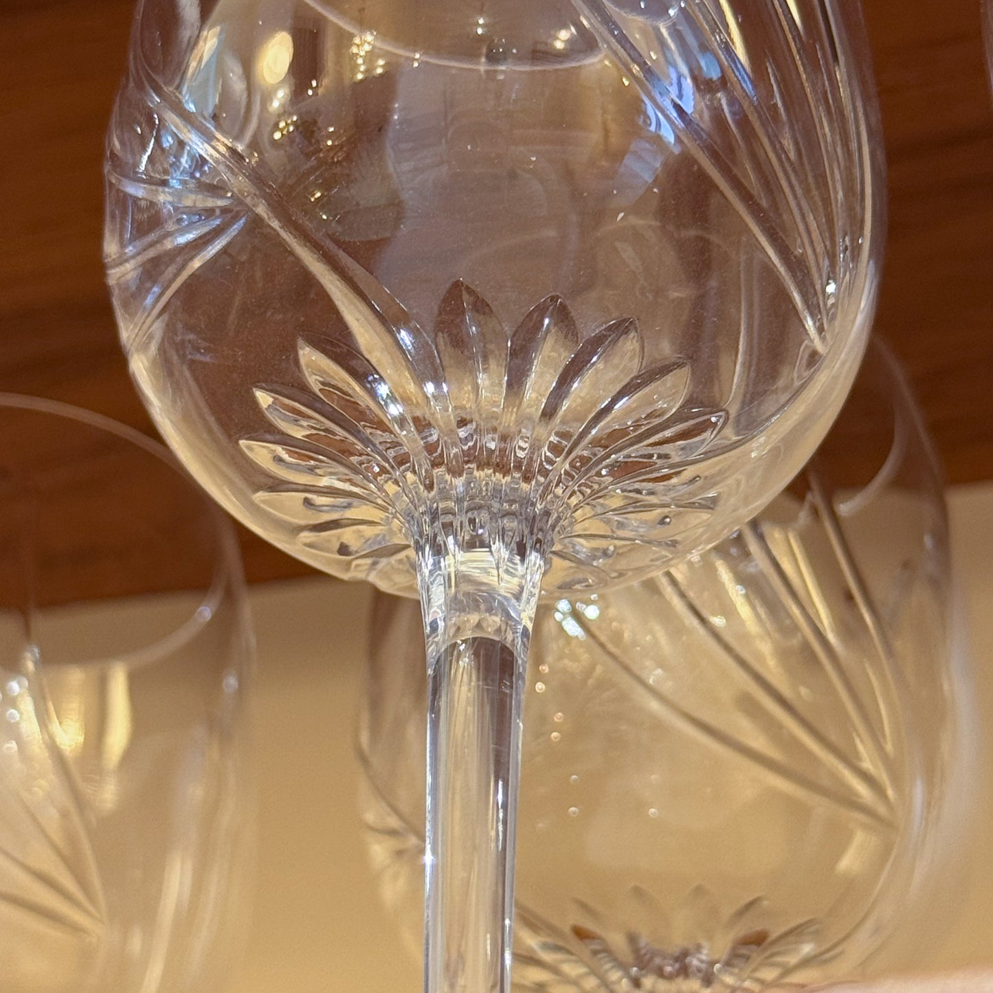Twisted optic crystal glasses