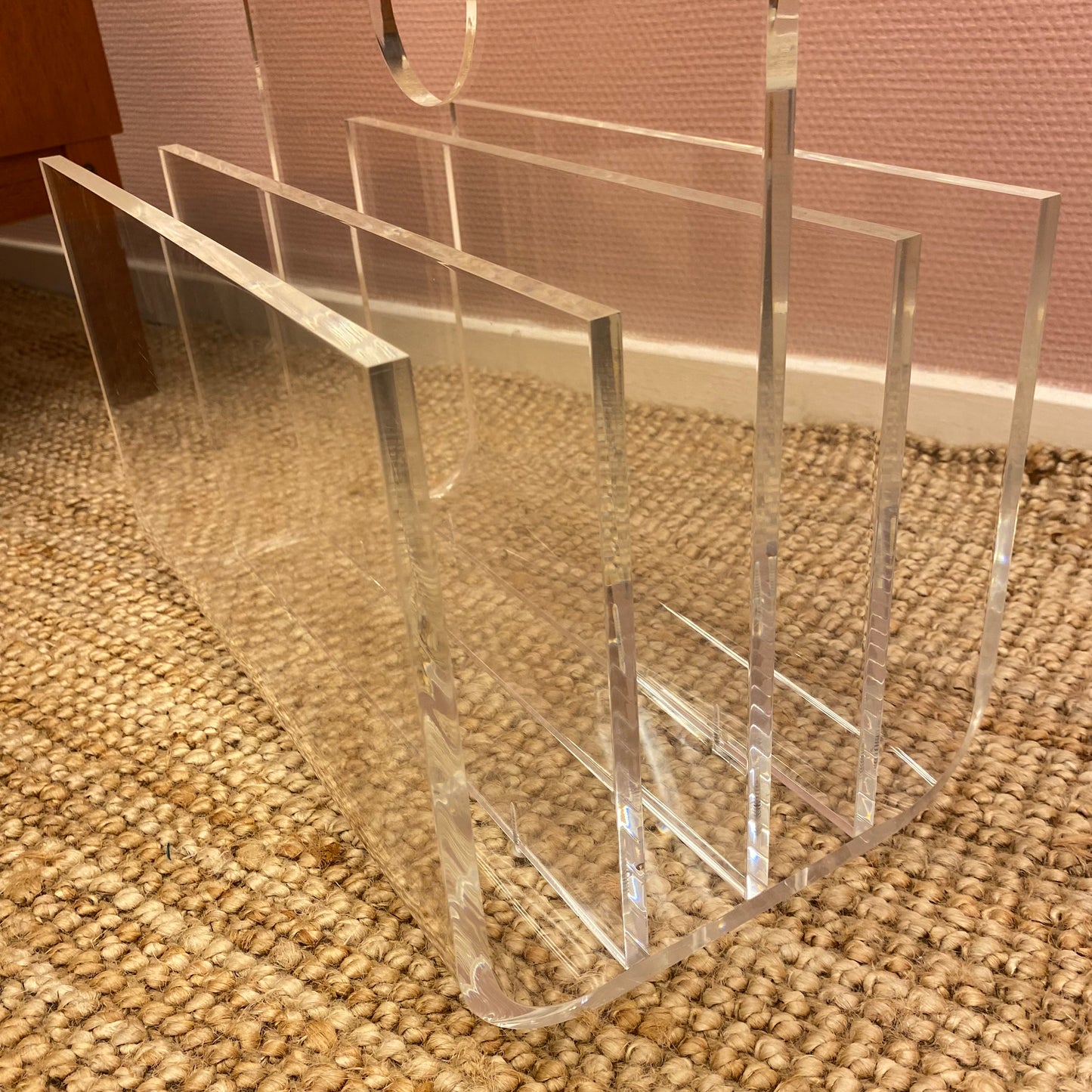 Acrylic magazine holder