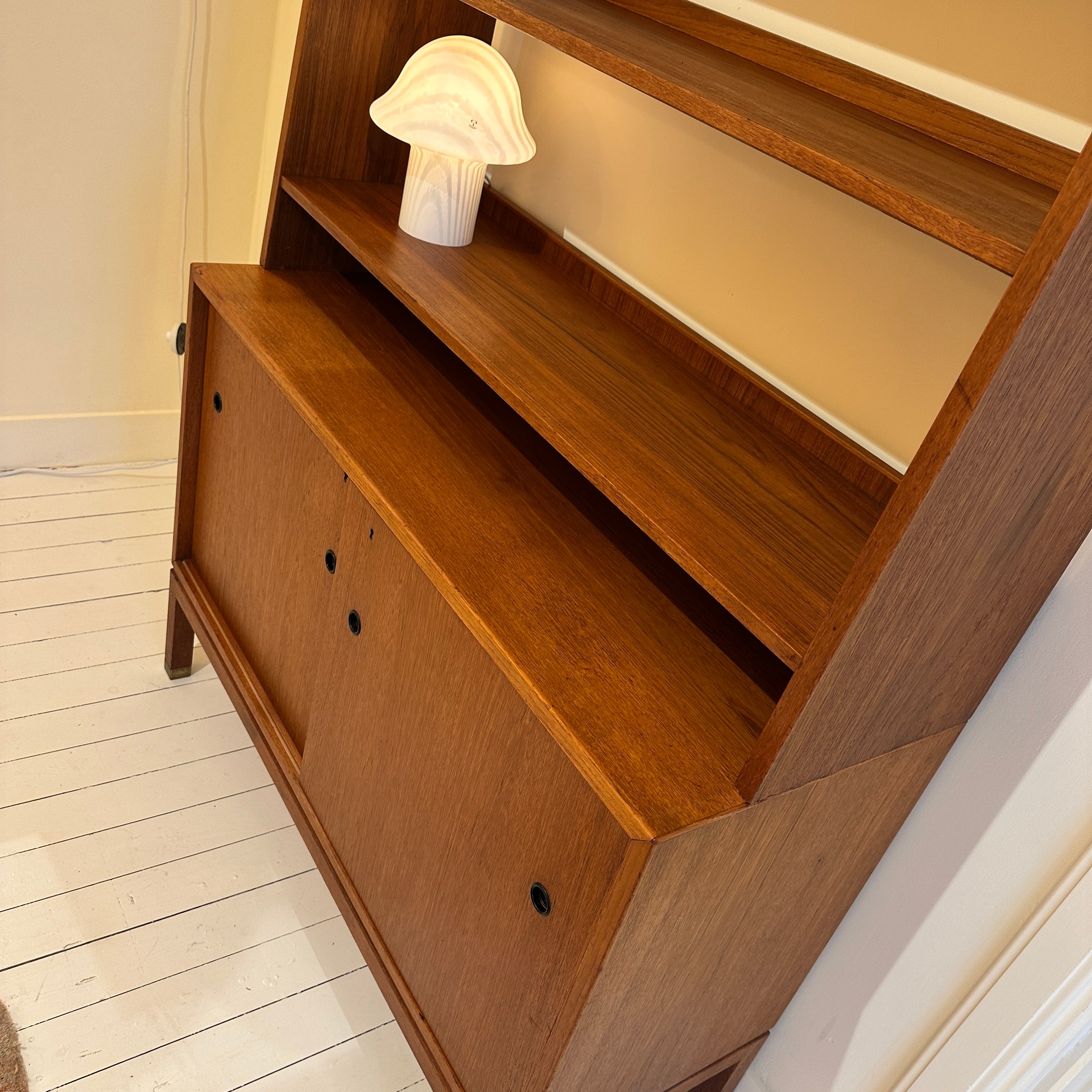 Swedish bookcase cabinet 1960 – Vintage Pareltjes
