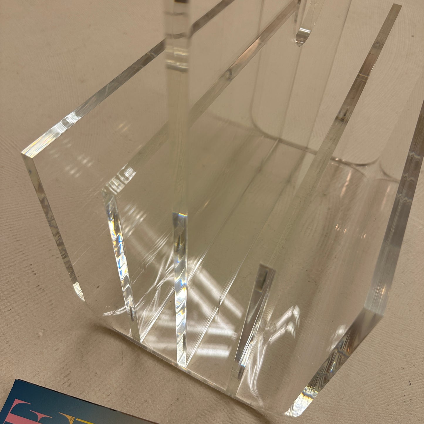 Acrylic magazine holder