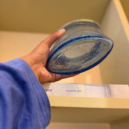 Ovale vaas van blauw bubbelglas