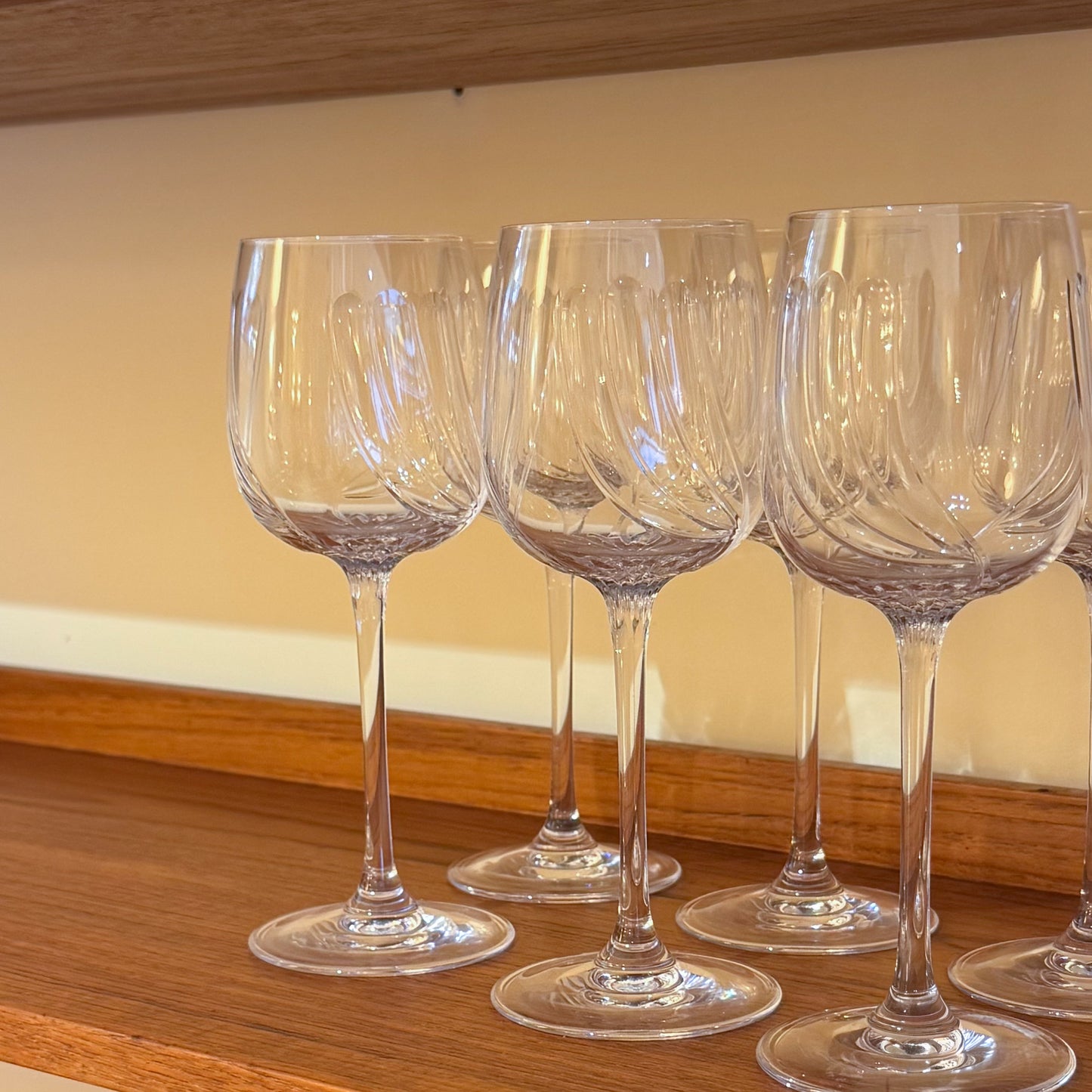 Twisted optic crystal glasses