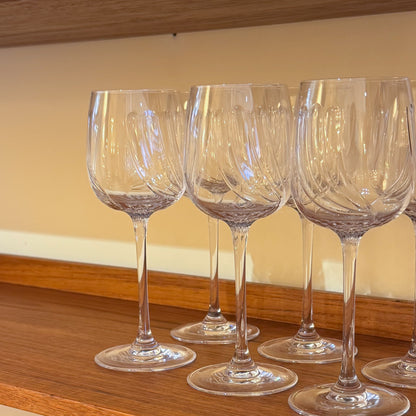Twisted optic crystal glasses