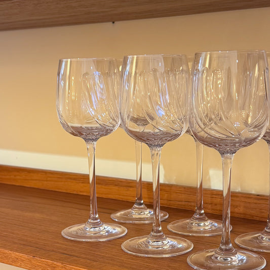 Twisted optic crystal glasses