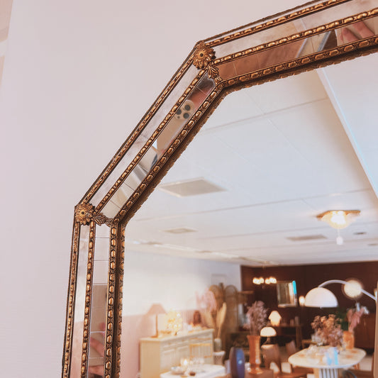 Achthoekige Venetiaanse spiegel met bloemen