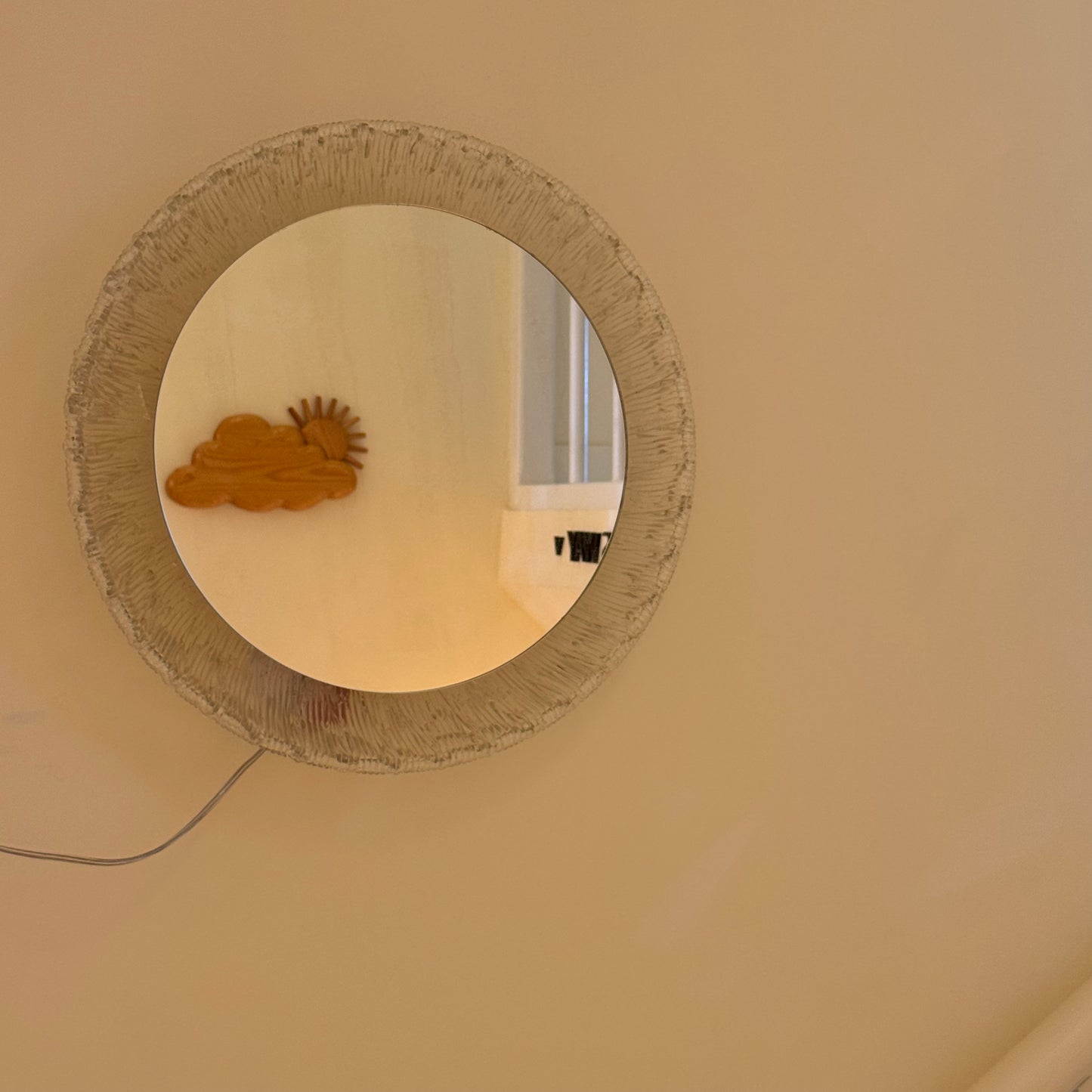 Illuminated Round Mirror, Hillebrand