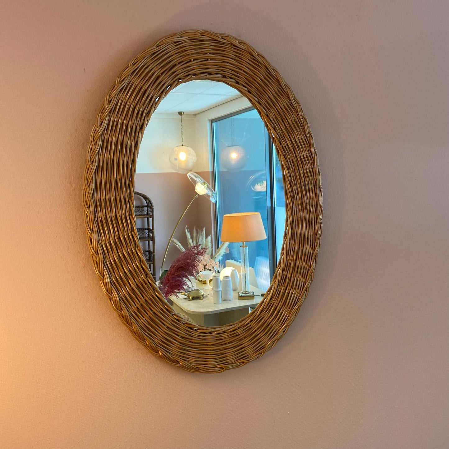 Decoratieve ovale rotan spiegel