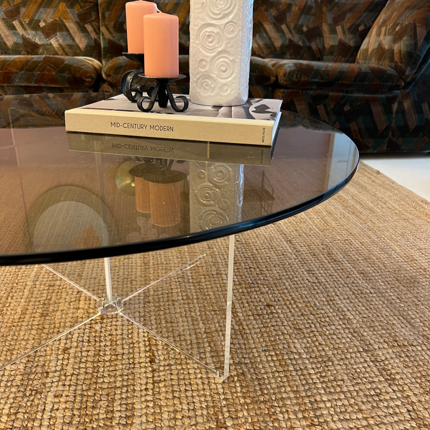 Ronde salontafel met rookglas en plexiglas onderstel