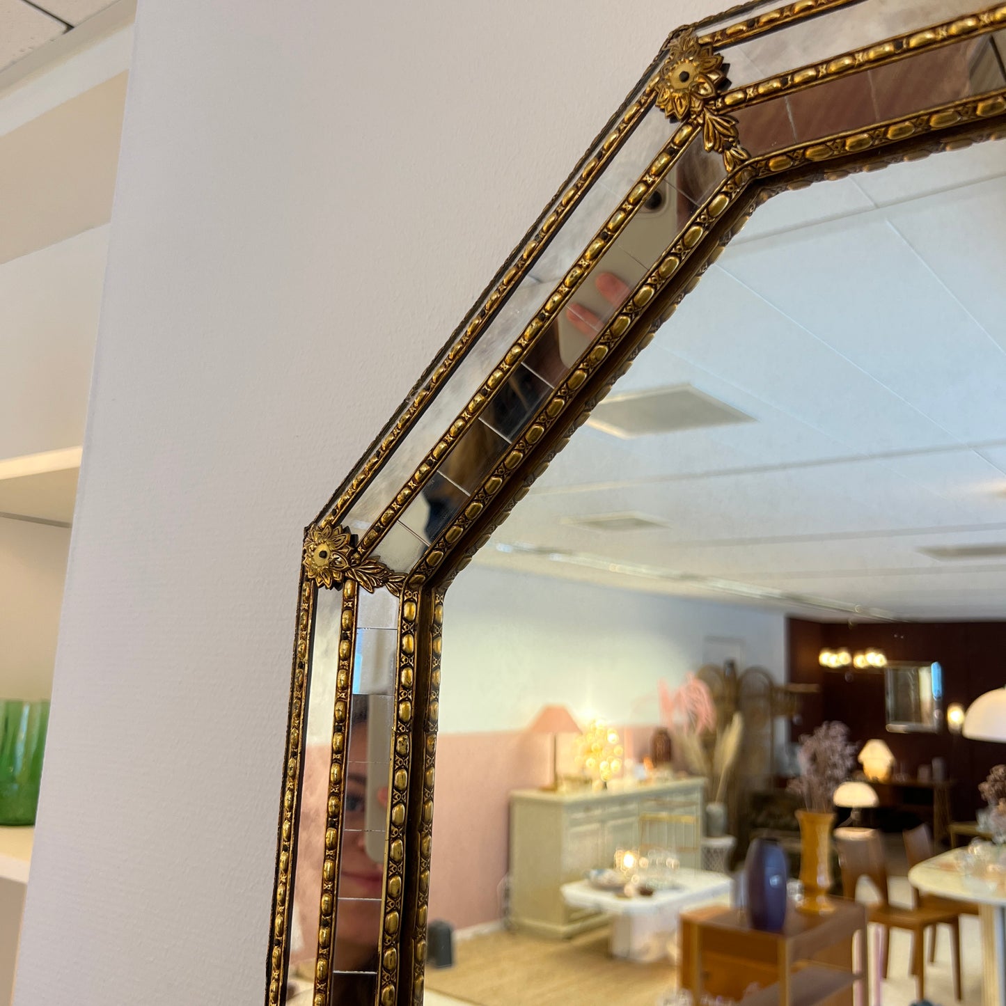 Octagonal Venetian mirror with flowers