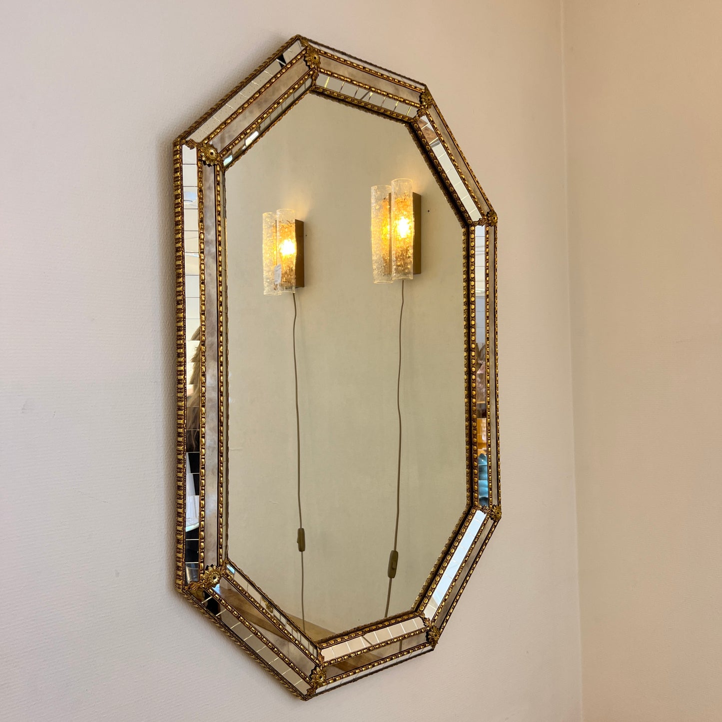 Octagonal Venetian mirror with flowers