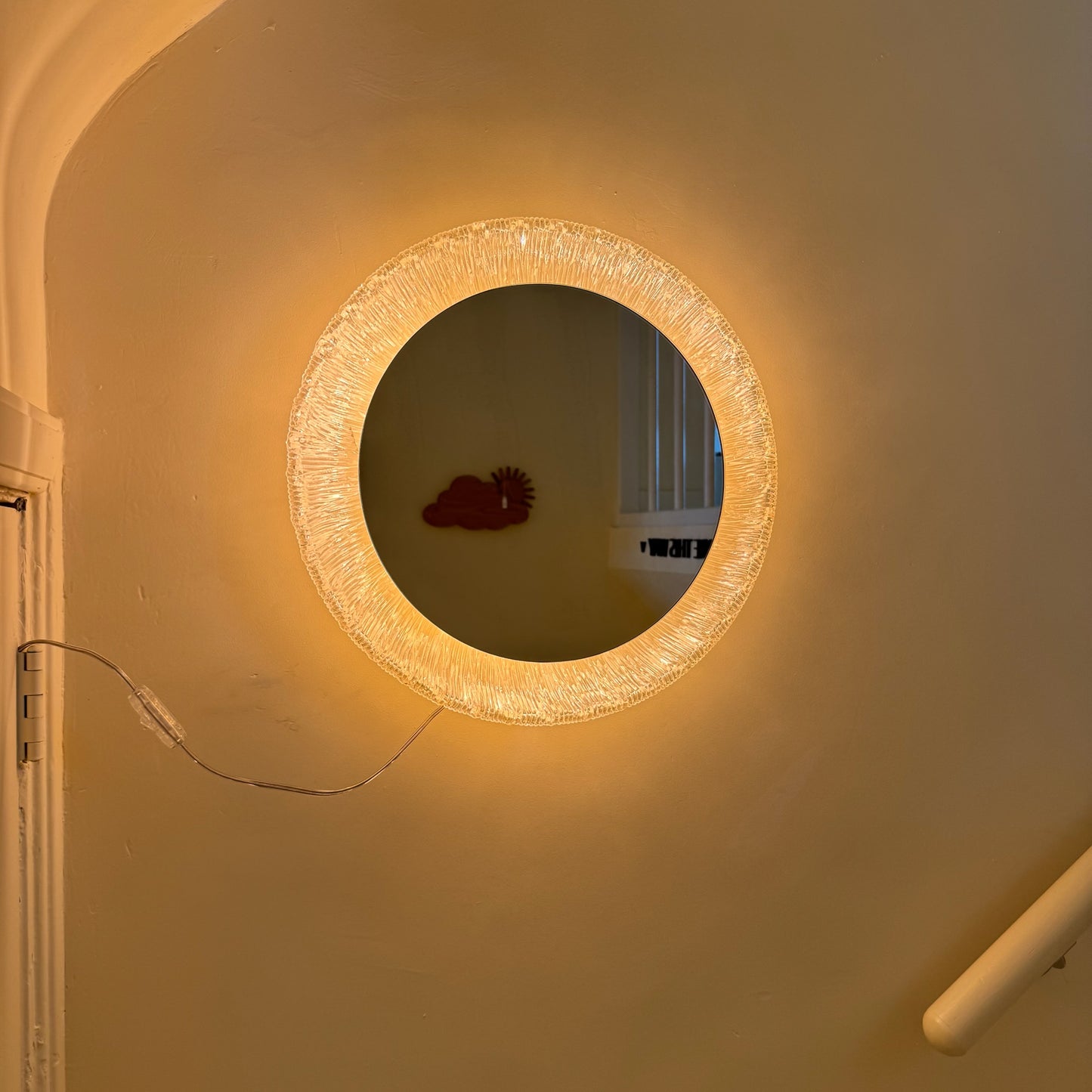Illuminated Round Mirror, Hillebrand