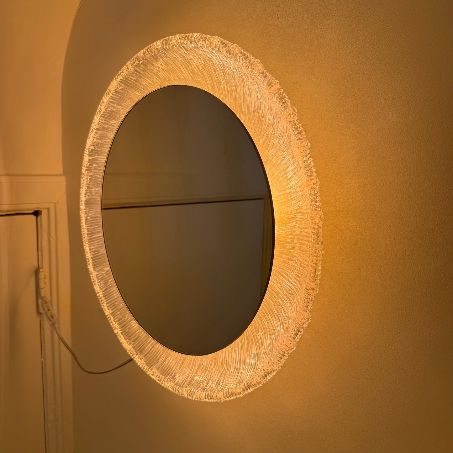 Illuminated Round Mirror, Hillebrand