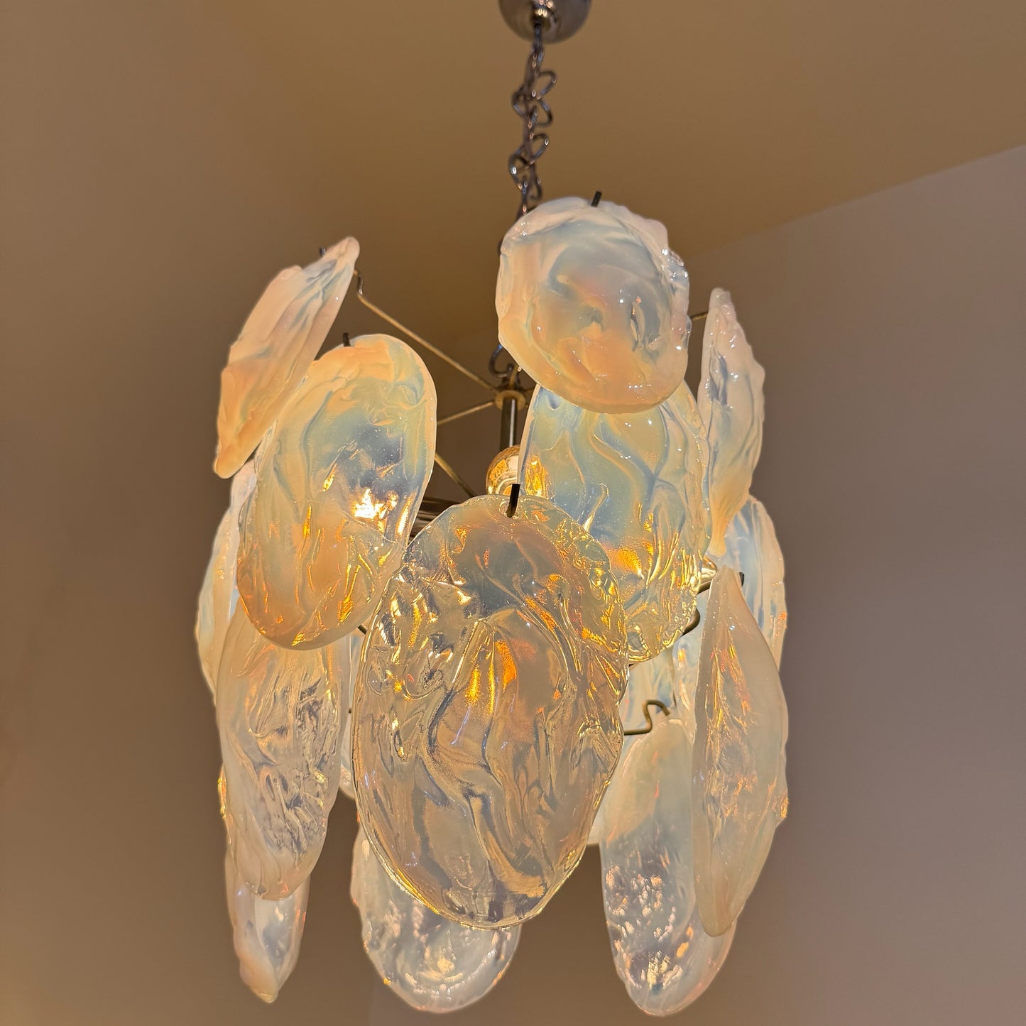 Murano opaline glazen kroonluchter, toegeschreven aan Mazzega
