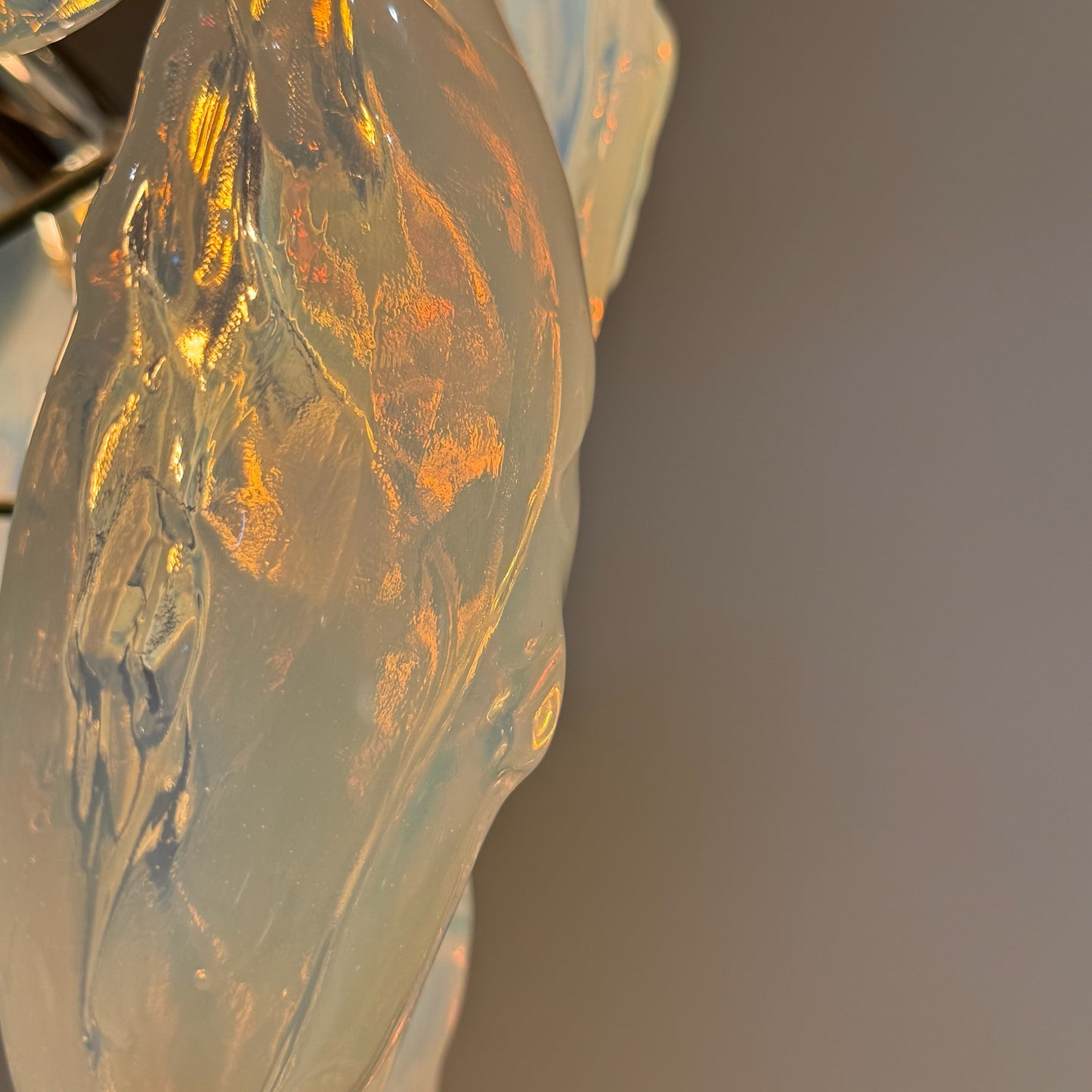 Murano opaline glazen kroonluchter, toegeschreven aan Mazzega